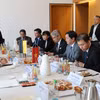 En la reunión entre la delegación vietnamita y el secretario de Estado del Ministerio de Economía de Baden-Württemberg, Thomas Dörflinger. (Foto: VNA)