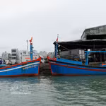 Los barcos pesqueros atracan en el puerto de Quy Nhon, en la provincia de Gia Lai. (Foto: VNA)