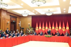 El secretario general del Partido Comunista de Vietnam, To Lam, ofrece una recepción a las delegaciones de líderes y representantes de partidos políticos de Asia, Europa, América y África. (Fuente: VNA)
