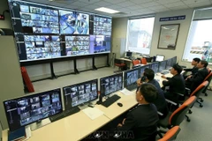En el Centro de mando y supervisión de operaciones de la terminal T2 de la Subdivisión de Aduanas en el Puesto Fronterizo del Aeropuerto Internacional de Noi Bai. (Fuente: VNA)