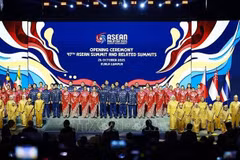 En la ceremonia inaugural de la 47ª Cumbre de la ASEAN y otras cumbres relacionadas, el 26 de octubre. (Fuente: VNA)