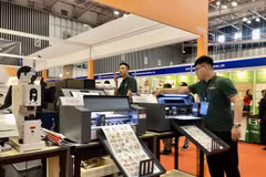 Presentan productos en la feria internacional especializada en tecnología de envasado, bebidas, plásticos y caucho. (Fuente: VNA)