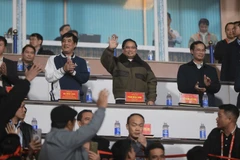 El primer ministro Pham Minh Chinh está presente en el estadio Viet Tri para motivar al equipo vietnamita. (Fuente: VNA)