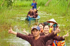Turistas en la zona forestal de U Minh Ha. (Fuente: VNA)