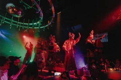 Artistas interpretan “Tuong” (ópera clásica) con música moderna. (Fuente: interpretan Tuong con música moderna.) 