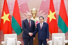 El presidente de la Asamblea Nacional (Parlamento) de Vietnam, Tran Thanh Man, y Igor Sergeenko, titular de la Cámara de Representantes de Bielorrusia. (Fuente: VNA)