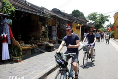 Turistas en el casco antiguo de Hoi An. (Fuente: VNA)