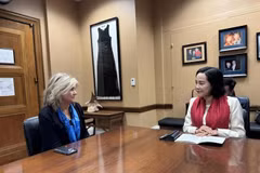 La vicepresidenta de la Asamblea Nacional de Vietnam, Nguyen Thi Thanh, y la senadora Marsha Blackburn. (Fuente: VNA)