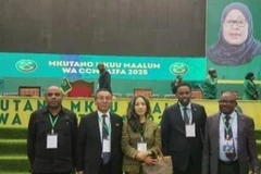 La embajadora vietnamita en Tanzania, Vu Thanh Huyen, (en centro) en el evento. (Fuente: VNA)