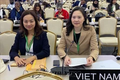 La embajadora Nguyen Thi Van Anh, representante permanente de Vietnam ante la UNESCO (derecha). (Fuente: VNA)