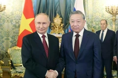El secretario general del Partido Comunista de Vietnam, To Lam, y el presidente de Rusia, Vladimir Putin. (Fuente: VNA)