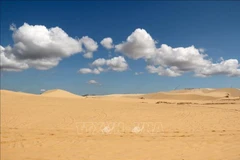 Bau Trang está conformada por dos lagunas (Bau Ong y Bau Ba) y las dunas de arena blanca Trinh nu. (Fuente: VNA)