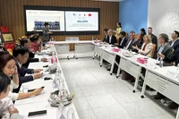 Panorama de la reunión. (Fuente: nhandan.vn)