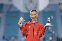 La corredora Nguyen Thi Oanh gana tres medallas de oro en los SEA Games 33. (Fuente: VNA)