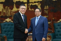 El primer ministro de Vietnam, Pham Minh Chinh, recibe a Hong Tianzhu, presidente del Grupo Texhong de China. (Fuente: VNA)