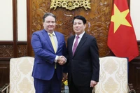 El presidente vietnamita, Luong Cuong, recibe al embajador estadounidense en Hanoi, Marc Knapper. (Fuente: VNA)