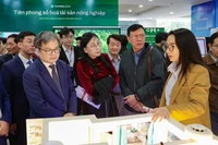 Autoridades de la ciudad de Hanoi visitan la Bolsa de Tecnología de Hanoi (HanoTEX). (Fuente: VNA)