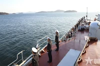 El barco 015 sale del puerto de Jinhae. (Fuente: qdnd.vn)