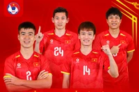 Los futbolistas vietnamitas Do Duy Manh, Nguyen Hoang Duc, Nguyen Hai Long y Nguyen Van Vi seleccionados al equipo de estrellas del Sudeste Asiático. (Fuente: VFF)