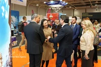 La embajadora de Vietnam en Bulgaria, Nguyen Thi Minh Nguyet, se reúne con el ministro de Turismo anfitrión, Miroslav Borshosh. (Fuente: VNA)