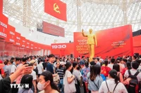 Cientos de miles de personas visitaron el Centro de Exposiciones de Vietnam, en Hanoi. (Fuente: VNA)