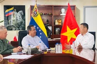 El embajador de Vietnam en Venezuela, Vu Trung My, conversa con Gerardo Márquez, gobernador del Estado Trujillo. (Fuente: VNA)