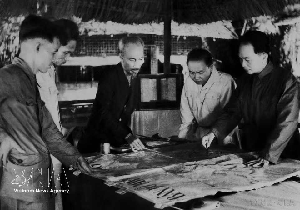 En diciembre de 1953, el Comité Central del Partido Comunista de Vietnam y el Presidente Ho Chi Minh decidieron abrir un frente estratégico con el objetivo de destruir el bastión expedicionario francés de élite en Dien Bien Phu. (Foto: VNA)