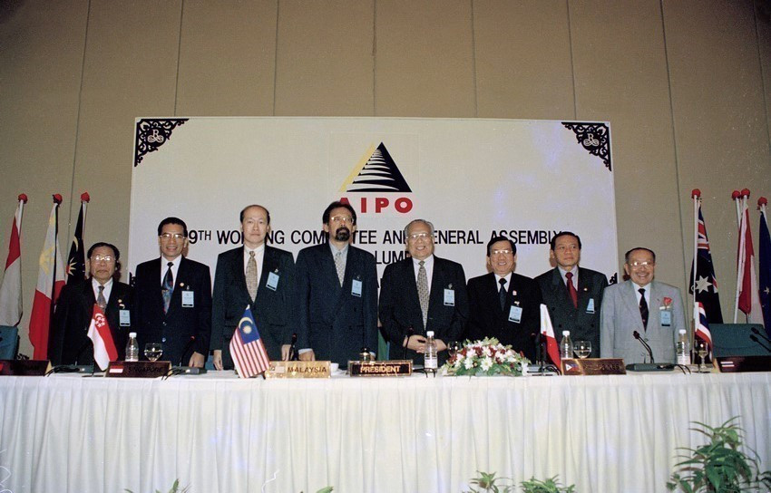Una delegación de la Asamblea Nacional de Vietnam, encabezada por su presidente Nong Duc Manh, asistió a la XIX Asamblea General de la Organización Interparlamentaria de la ASEAN (AIPO) en Kuala Lumpur, Malasia (del 24 al 28 de agosto de 1998). (Foto: VNA)