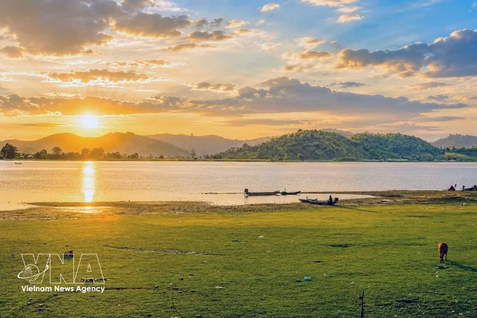 Belleza paisajística del lago Lak, en la provincia de Dak Lak. (Foto: VNA)