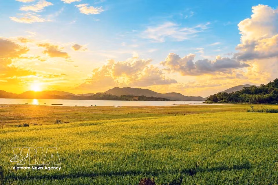 Belleza paisajística del lago Lak, en la provincia de Dak Lak. (Foto: VNA)