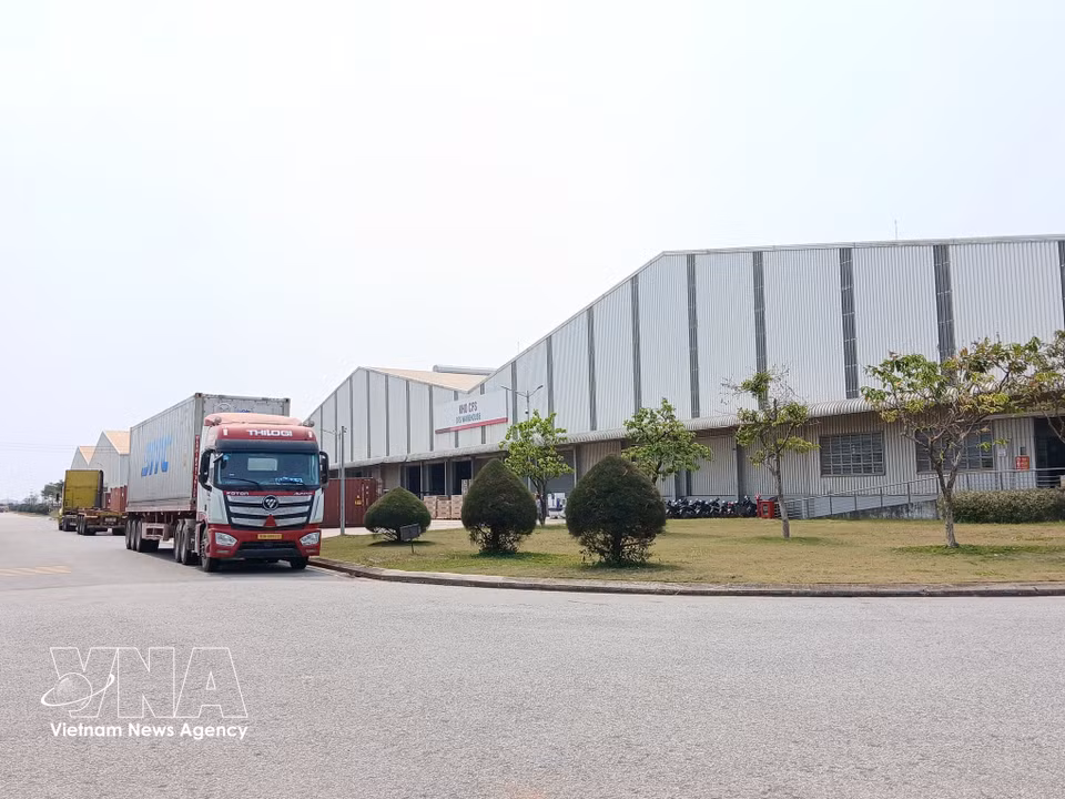 El almacén aduanero en el puerto internacional de Chu Lai satisface la demanda de almacenamiento y conservación de carga a gran escala. (Foto: VNA)