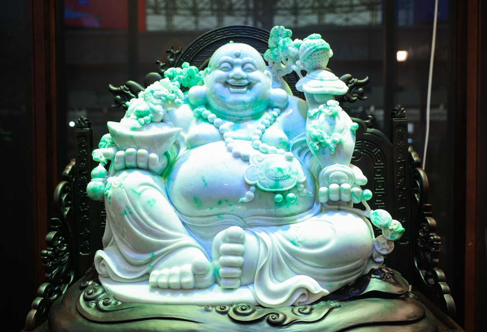 Una gran escultura de jadeíta en la Feria de Primavera. (Foto: VNA)