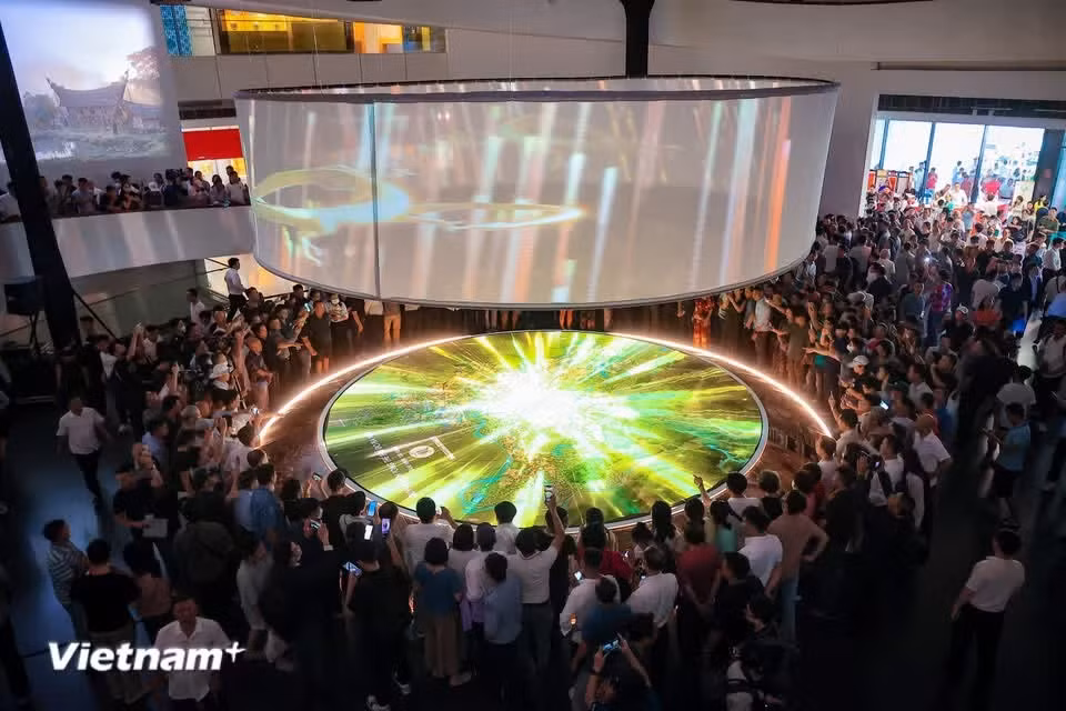 El espacio expositivo recibe a residentes, empresas y visitantes interesados en conocer la visión de desarrollo a largo plazo de Hanoi. (Foto: Vietnam+)