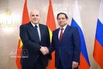 El primer ministro de Vietnam, Pham Minh Chinh, se reúne con su homólogo anfitrión, Mikhail Mishustin. (Foto: VNA)