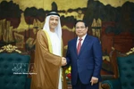 El primer ministro vietnamita, Pham Minh Chinh, recibe al embajador emiratí, Bader Abdullah Almatrooshi. (Foto: VNA)