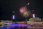 Espectáculo de drones que recrea las figuras del Dragón y el Fénix en el cielo de Hoi An. (Foto: VNA)