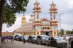 Santa Sede Cao Dai de Tay Ninh atrae a turistas durante el verano