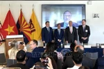 Exembajadores estadounidenses en Vietnam y el embajador vietnamita en Washington, Nguyen Quoc Dung (segundo desde la izquierda). Foto: VNA