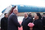El viceprimer ministro ruso Dmitri Chernyshenko despide al secretario general To Lam y a su esposa en el aeropuerto Vnukovo 2, Moscú. (Foto: VNA)