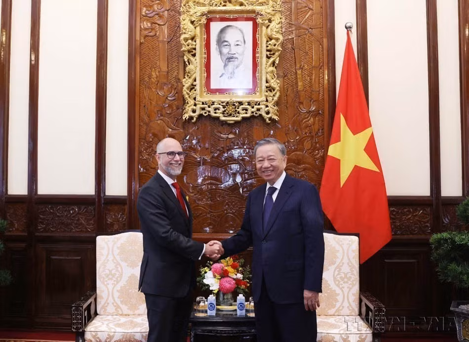 El presidente To Lam recibe al embajador de Canadá en Vietnam, Shawn Steil (Hanoi, 2 de agosto de 2024). Foto: VNA