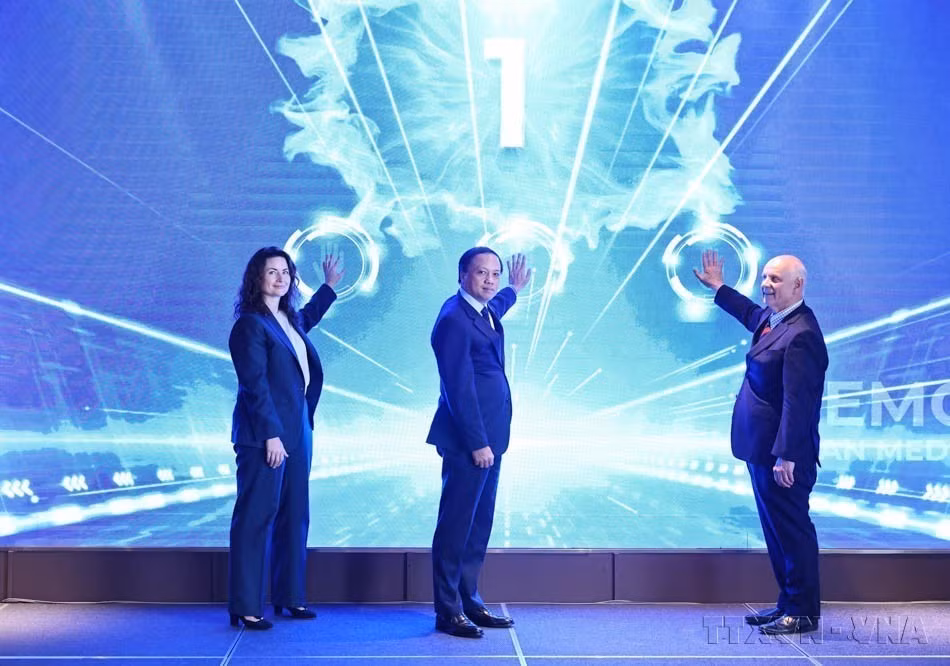 El Tribunal Popular Supremo, en coordinación con su socio canadiense, celebra el 26 de mayo de 2026 en Hanoi,la ceremonia de lanzamiento del proyecto “Fortalecimiento de las capacidades judiciales de Vietnam y Canadá”. Foto: VNA