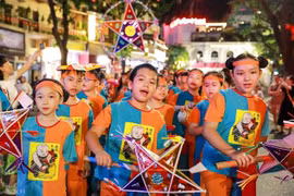 Festival del Medio Otoño 2025 - Fiesta para los niños y momento de reunión familiar