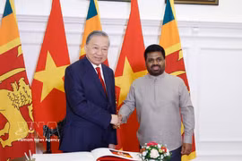 El secretario general del Partido Comunista y presidente de Vietnam, To Lam, y el presidente de Sri Lanka Anura Kumara Dissanayake. (Foto: VNA)