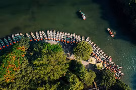 Las empresas turísticas y las localidades trabajan de manera proactiva con planes sólidos para alcanzar lo antes posible la meta fijada para el año 2025. (Foto ilustrativa: Vietnam+)