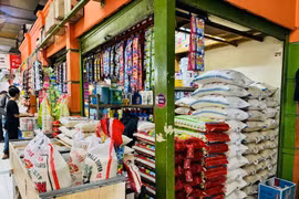 Una tienda de arroz en el mercado de Santa en Yakarta, Indonesia. (Foto: VNA)