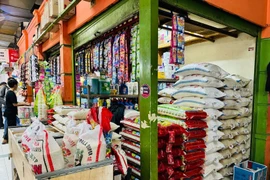 Una tienda de arroz en el mercado de Santa en Yakarta, Indonesia. (Foto: VNA)