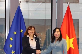 La viceministra de Relaciones Exteriores de Vietnam Le Thi Thu Hang y la directora general interina para Asia y Pacífico del Servicio Europeo de Acción Exterior (SEAE), Paola Pampaloni. (Foto: VNA)