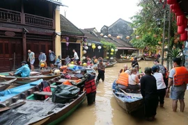 El casco antiguo de Hoi An queda sumergido por lluvias intensas y prolongadas. (Foto: VNA)
