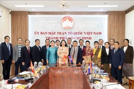 El Frente de la Patria de Vietnam en Ciudad Ho Chi Minh firma memorandos con sus contrapartes laosianas para impulsar intercambios pueblo a pueblo y becas educativas. (Foto: VNA)