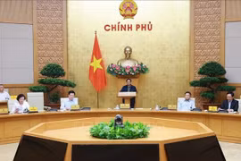 El primer ministro de Vietnam, Pham Minh Chinh, en la reunión gubernamental sobre la implementación del modelo de gobierno local de dos niveles. (Foto: VNA)